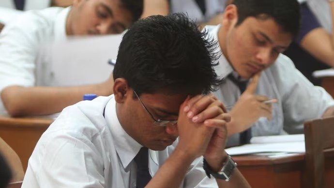 CBSE Class 12 Physics Exam 2025: Lengthy and Concept-Driven