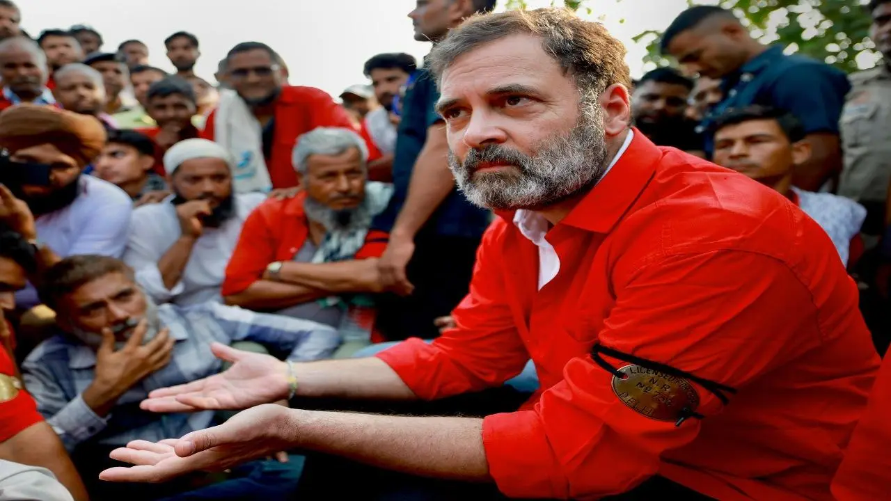 Rahul Gandhi Advocates for Railway Porters’ Rights and Safety